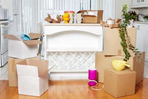 Different sizes of sturdy boxes for packing items in Welling