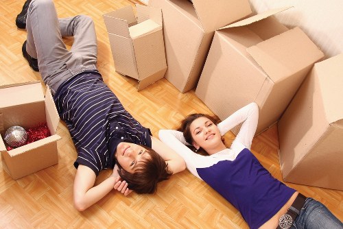 Risk-aware handling of items during a Welling man and van move
